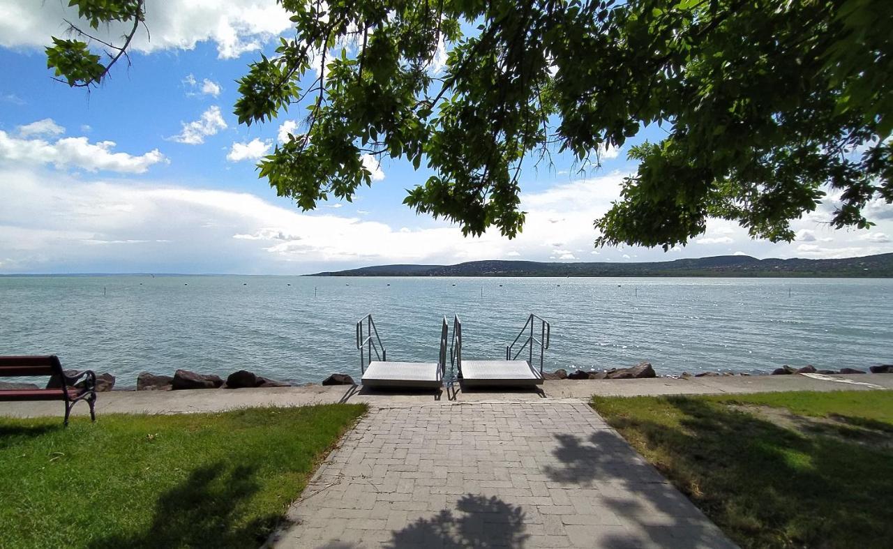 Elizabeth Vendeghaz Balatonfuzfon A Strandnal Exterior photo