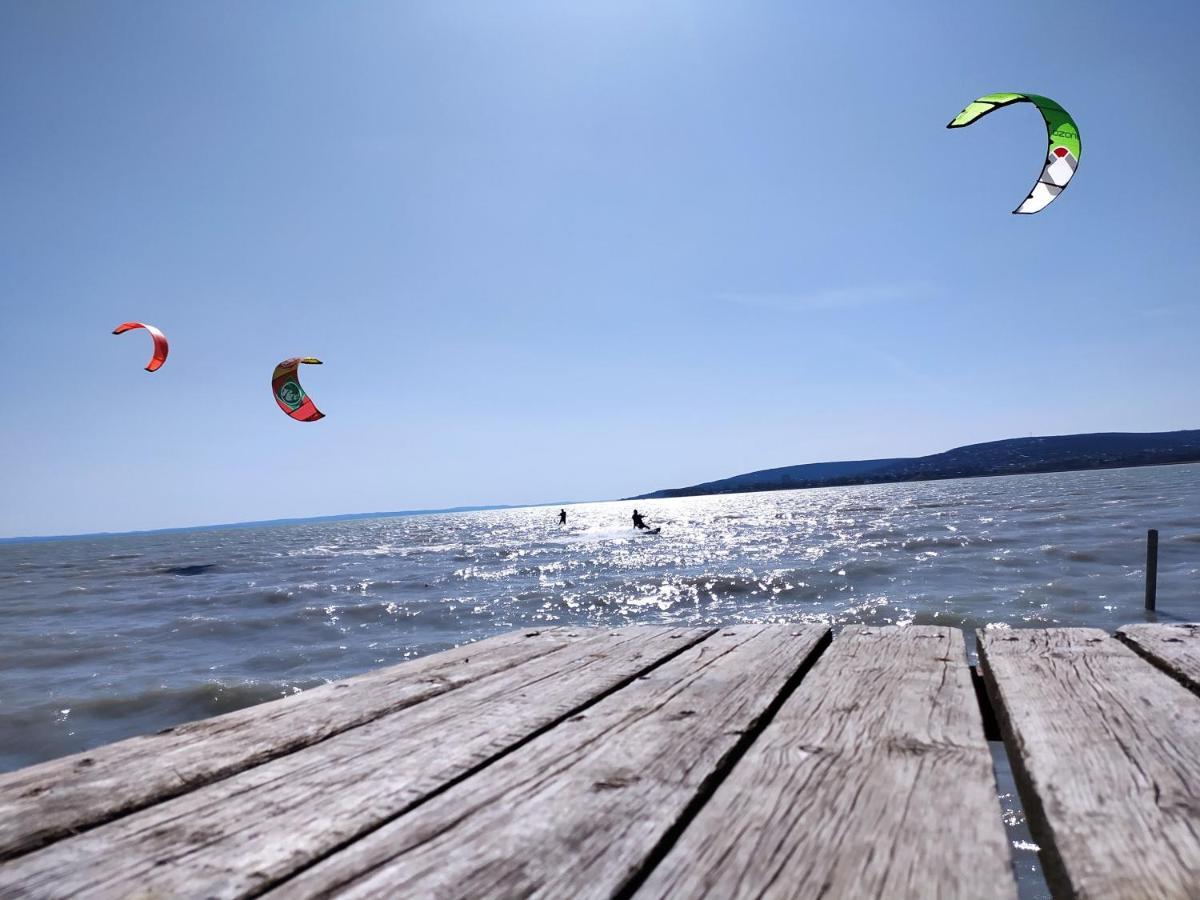 Elizabeth Vendeghaz Balatonfuzfon A Strandnal Exterior photo